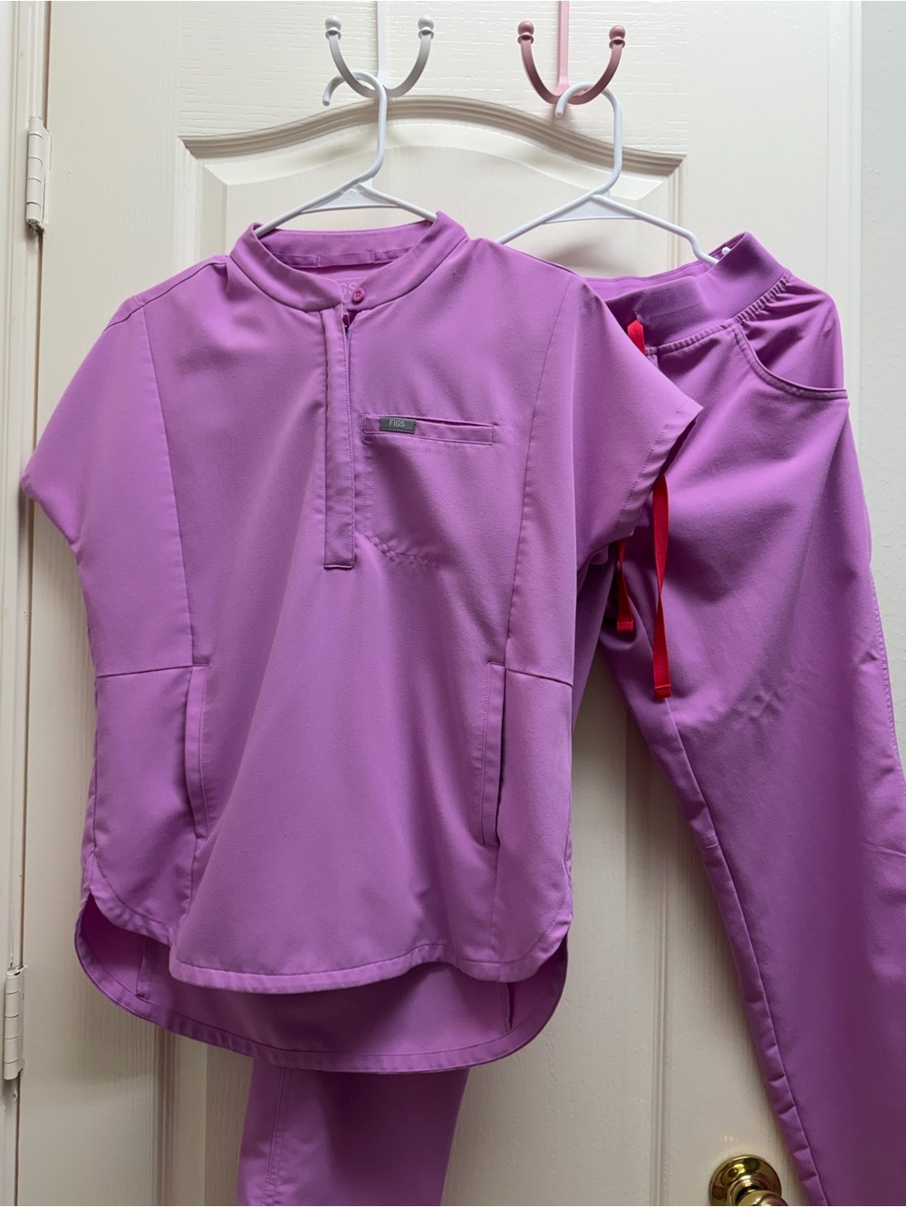 Figs Women’s Pink Cloud Scrub set